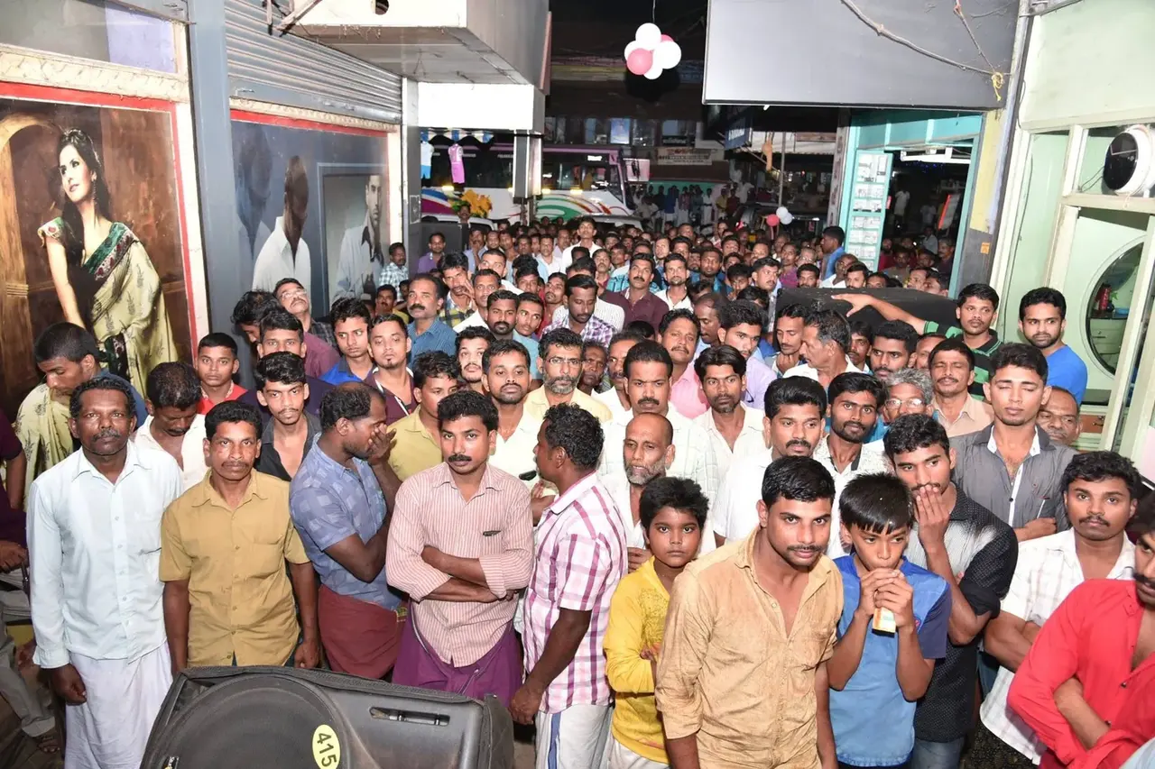 Crowd gathered for the Anshaj inauguration evening