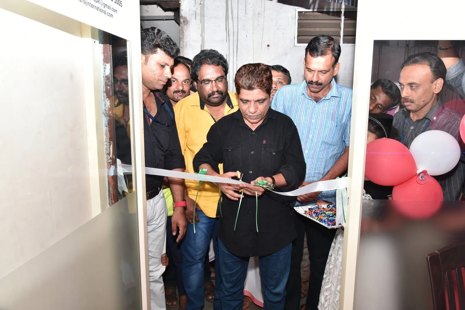 Guest cutting the ribbon at the Anshaj office opening
