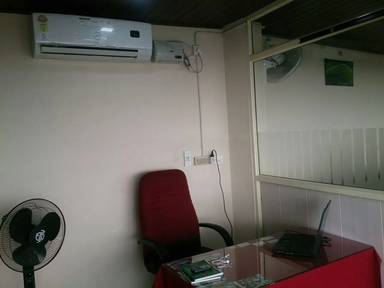 Air-conditioned consultation cabin in the Anshaj office